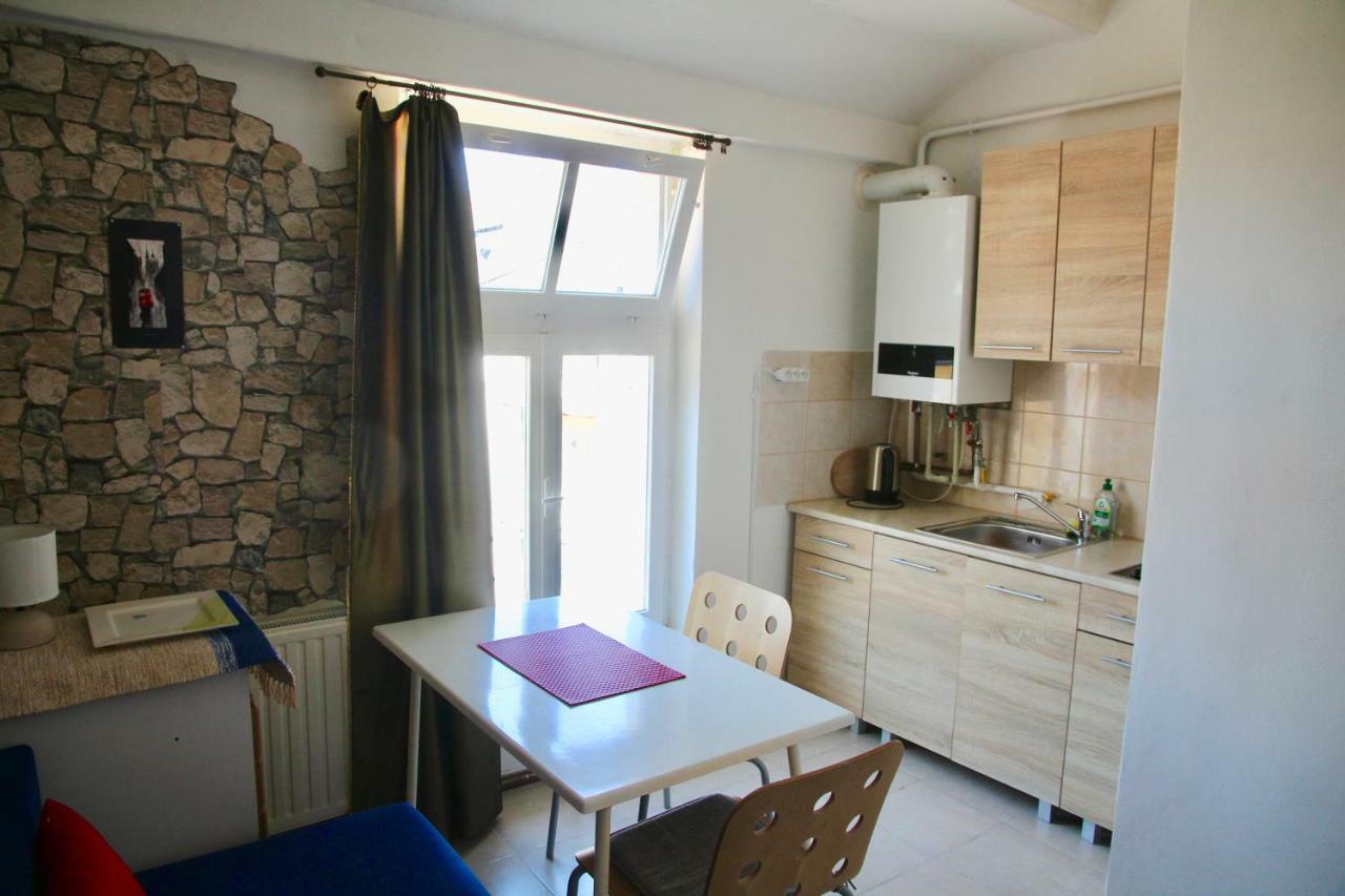 V Centru Mesta Apartment การ์โลวีวารี ภายนอก รูปภาพ