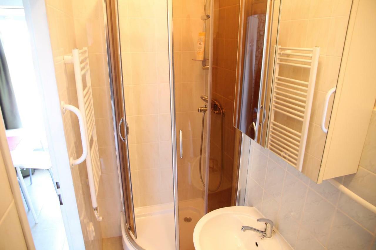 V Centru Mesta Apartment การ์โลวีวารี ภายนอก รูปภาพ